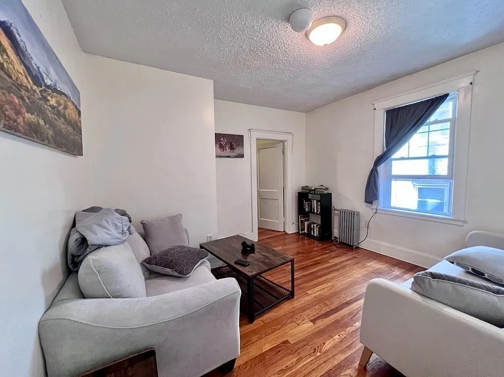 Photo 2 of 17 - 26 Chiswick Rd #6 - Brighton, MA Building Photo - 26 Chiswick Rd #6