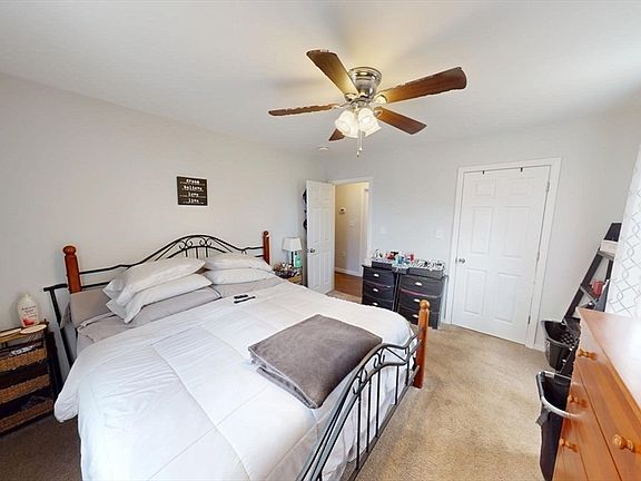 Bedroom 2 (unfurnished, closet is closed)