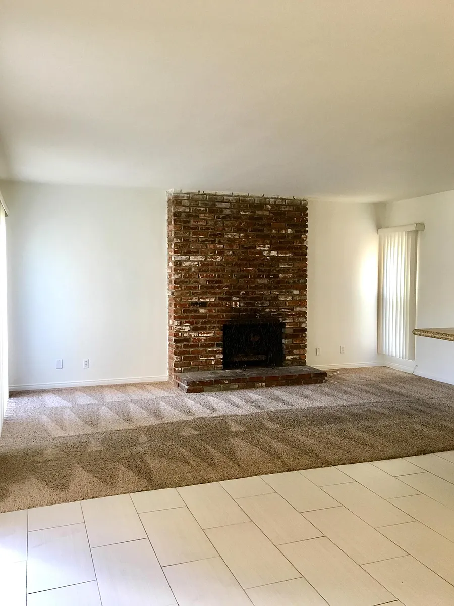 Building Photo - 116 N Western Ave #2