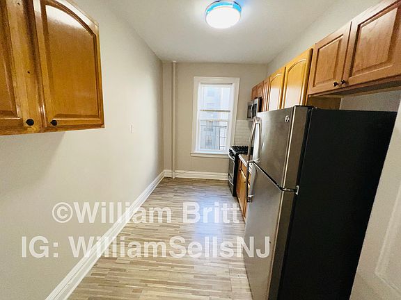 2nd image of 115-117 Fairview Ave #36