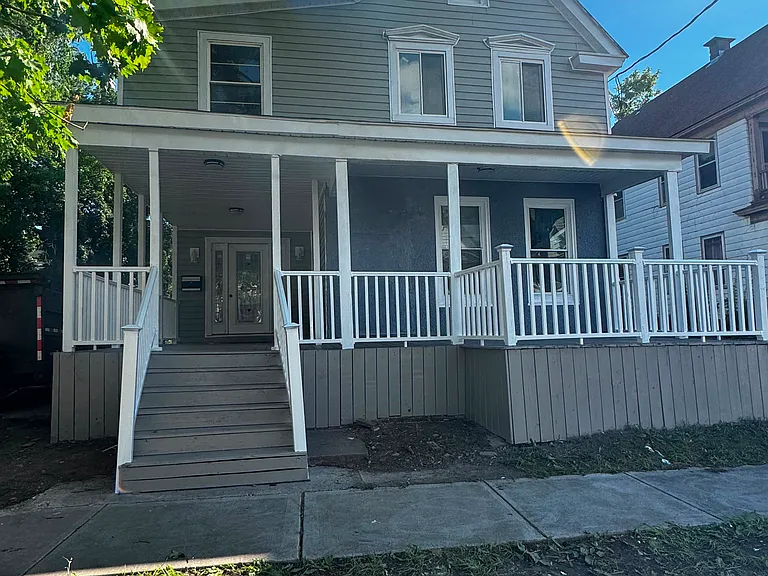 715 Mulberry St — Photo 1