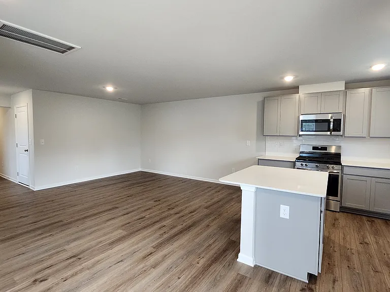 708 Peyden Ln — Photo 6