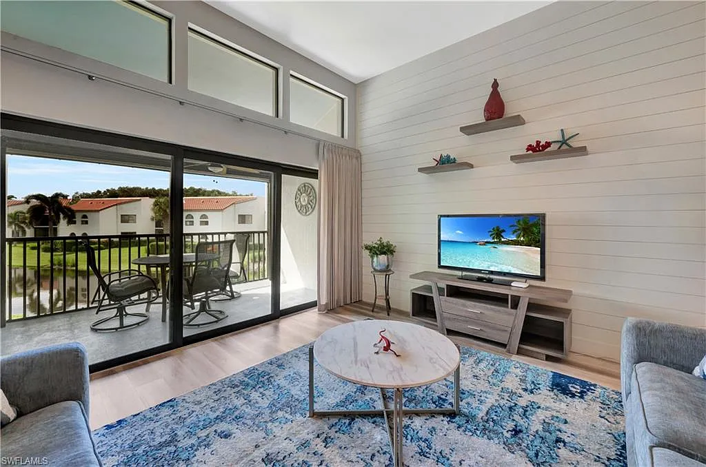 2 bed, 2.0 bath, 1350 sqft, $7,500 — Photo 3