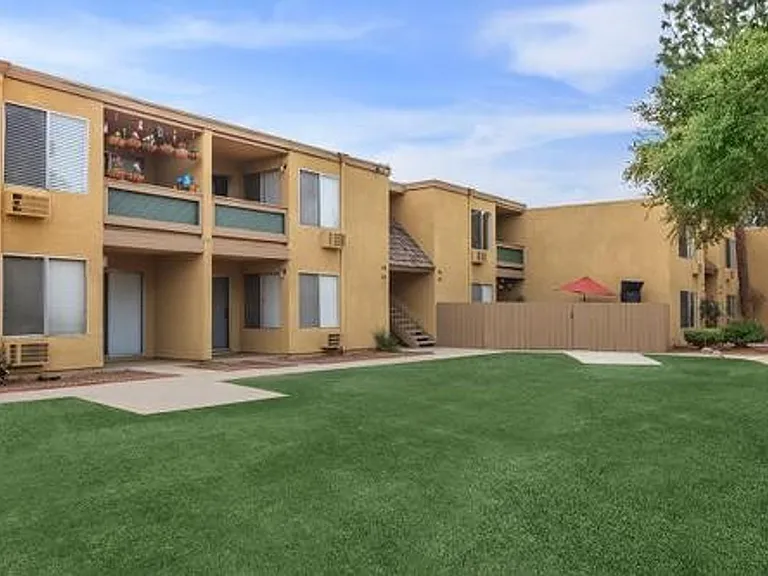 Sun Valley Gardens Apartments — Photo 41