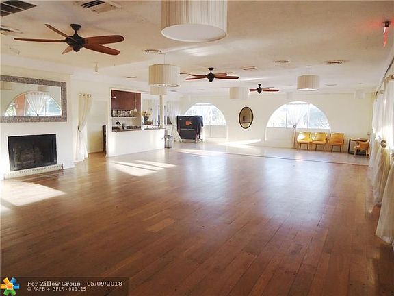 4th image of 660 Tennis Club Dr APT 402