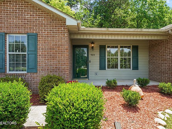 3rd image of 4814 Evangeline Ln