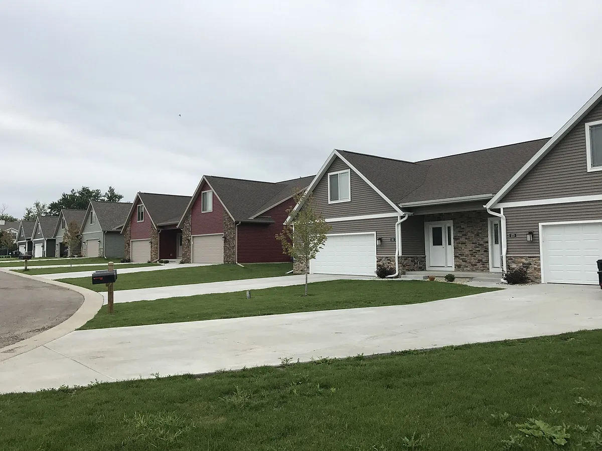Building Photo - 103-173 Drumlin Cir