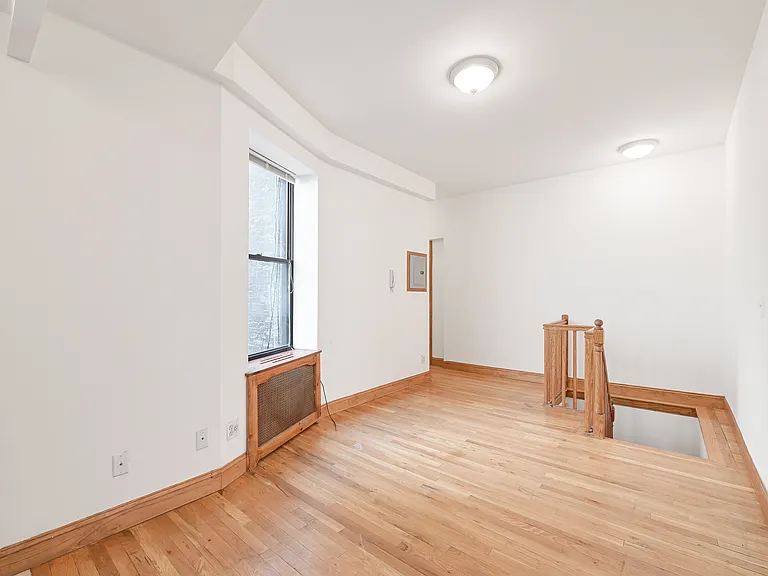 312 W 48th St #3 — Photo 5
