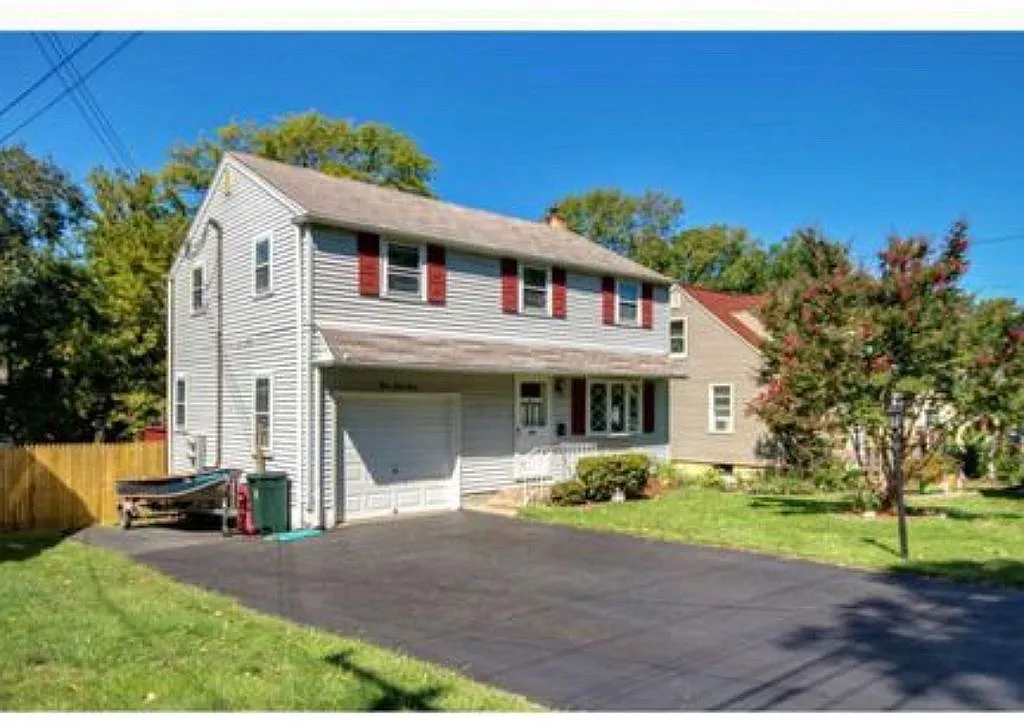 359 Windsor Ave photo 1