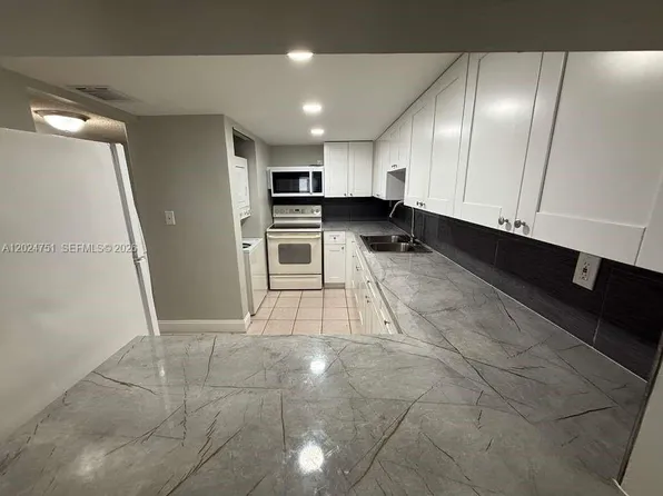 10000 NW 80th Ct APT 2345, Hialeah Gardens, FL 33016
