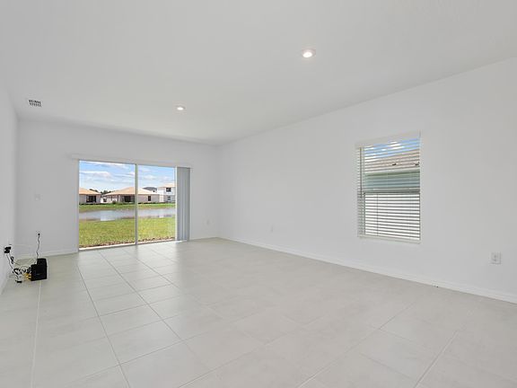 5th image of 204 Aquamarine Ln