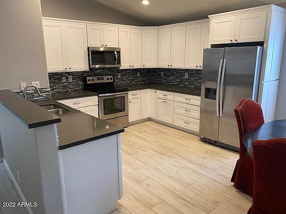 Stainless Steel Appliances with Granite Counters