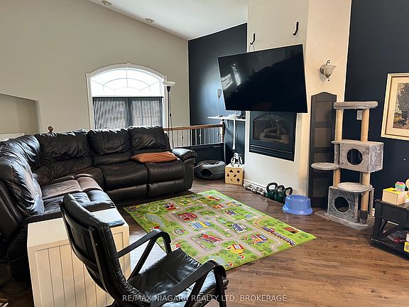 5th image of 1487 Barron Rd