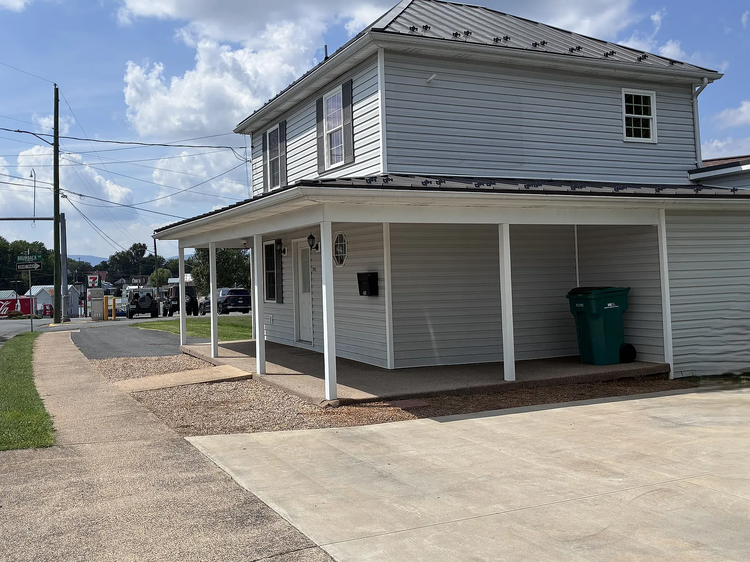 705 E Main St — Photo 2