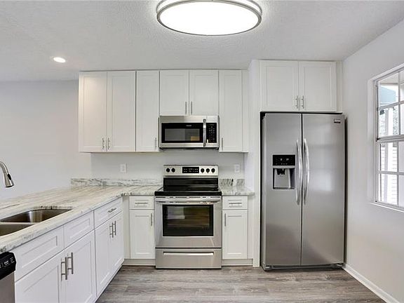 4th image of 6904 Lake Place Ct #00