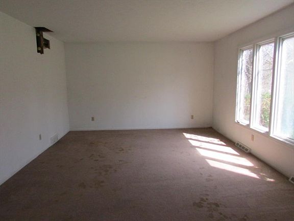 3rd image of 17695 Plum Creek Trl