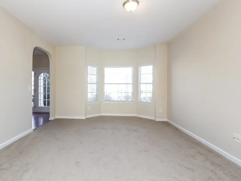 4940 Hopewell Manor Dr — Photo 2
