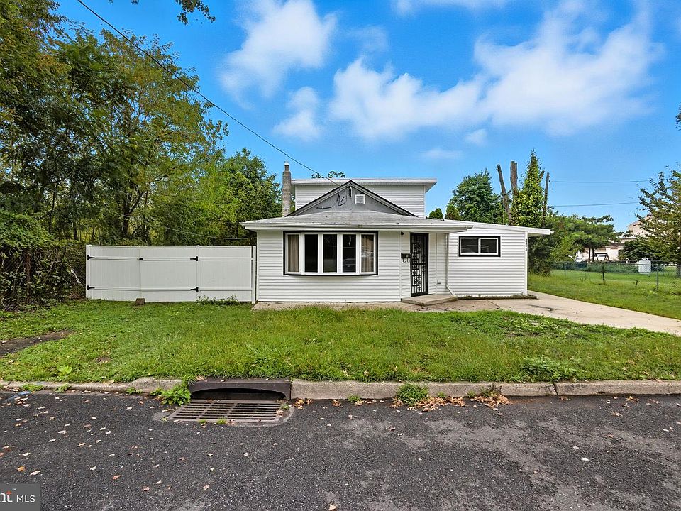 1st image of 305 Miller Ave
