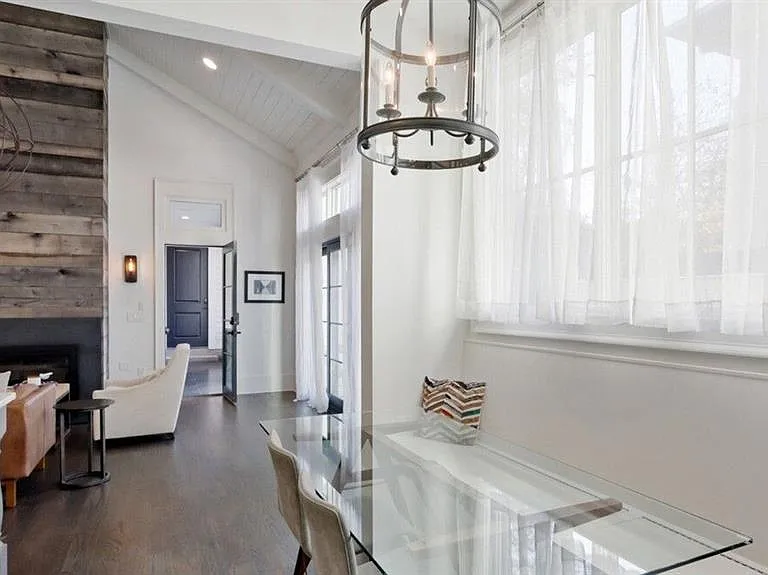 1013 Euclid Ave NE — Photo 8