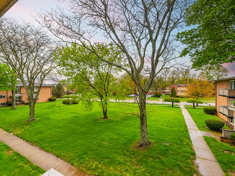 22081 River Oaks Dr #B8 — Photo 26