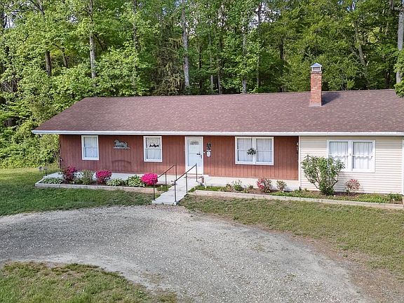 4th image of 197 & 199 Pine Tree Rd