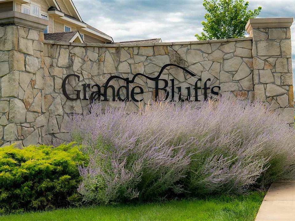 1st image of 4404 Grande Bluffs Ln