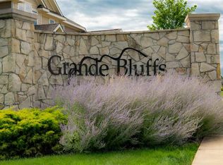 4404 Grande Bluffs Ln, Manhattan, KS 66503