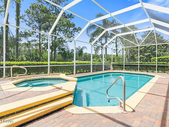 4th image of 1068 Hampstead Ln