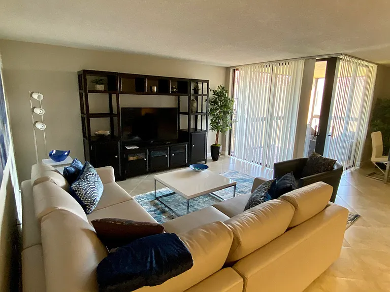 2255 Lindell Blvd #502 — Photo 7