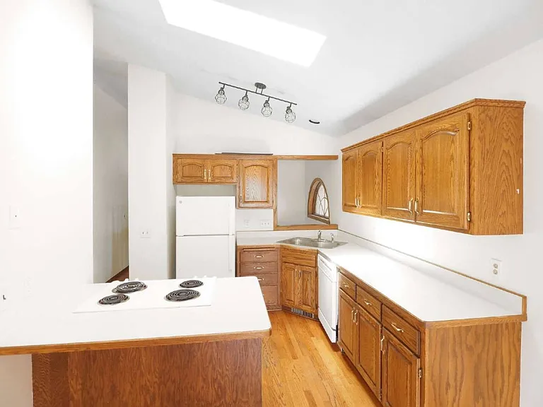 936 Sherwood Rd — Photo 4