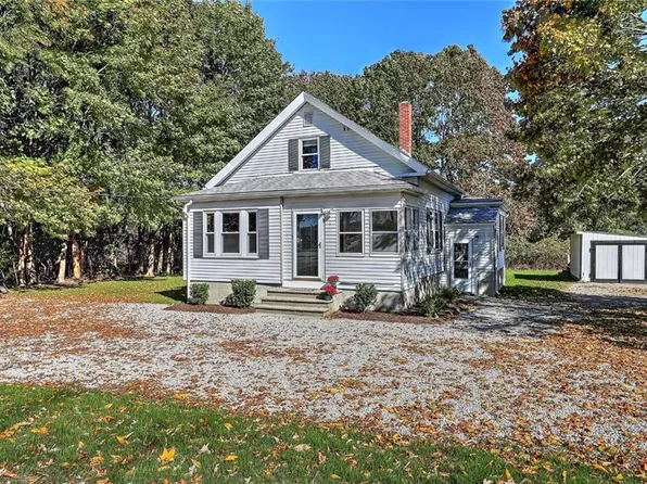 1 Old Fall River Rd, Swansea, MA 02777
