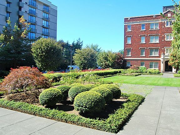 3rd image of 100 W Highland Dr APT 100