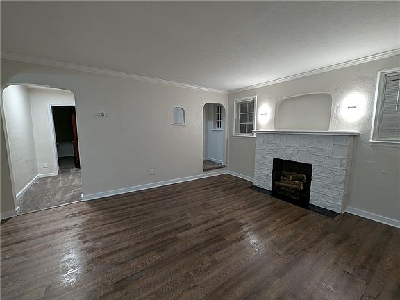 4th image of 4118 Cloverlea St