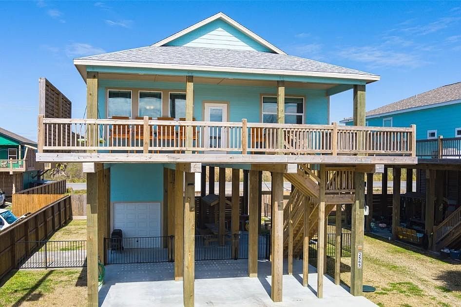 1st image of 2565 Palm Dr
