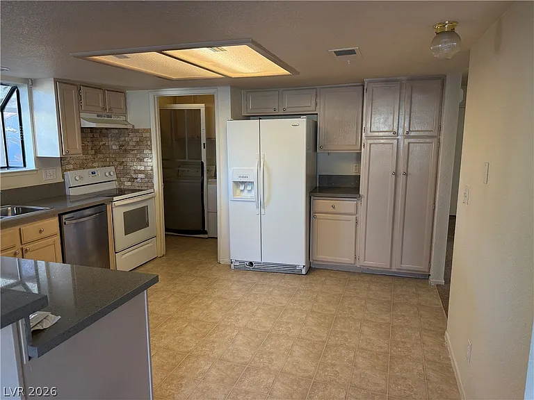 720 Sea Pines Ln — Photo 6