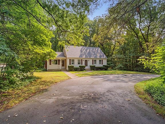2nd image of 27 Peck Hill Rd