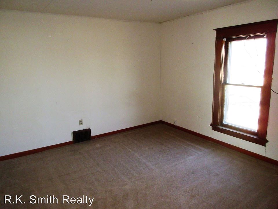 2nd image of 615 1/2 N Pearl St