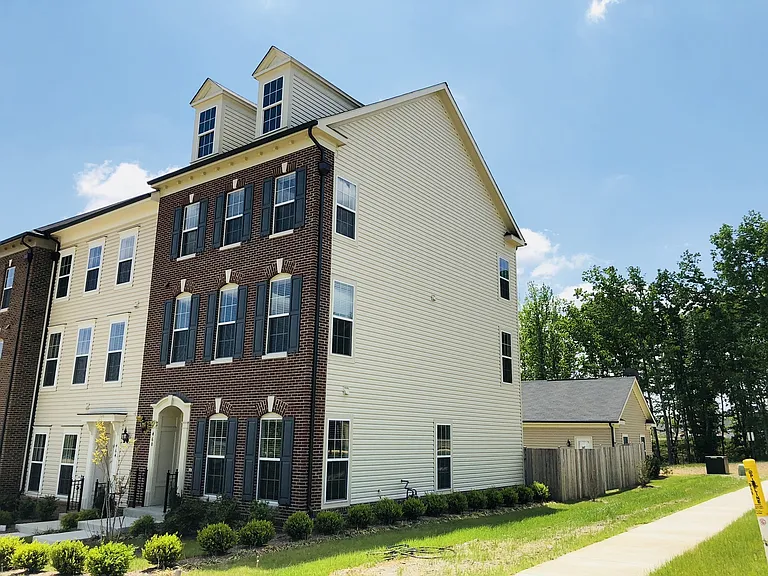 460 Coneflower Ln — Photo 2