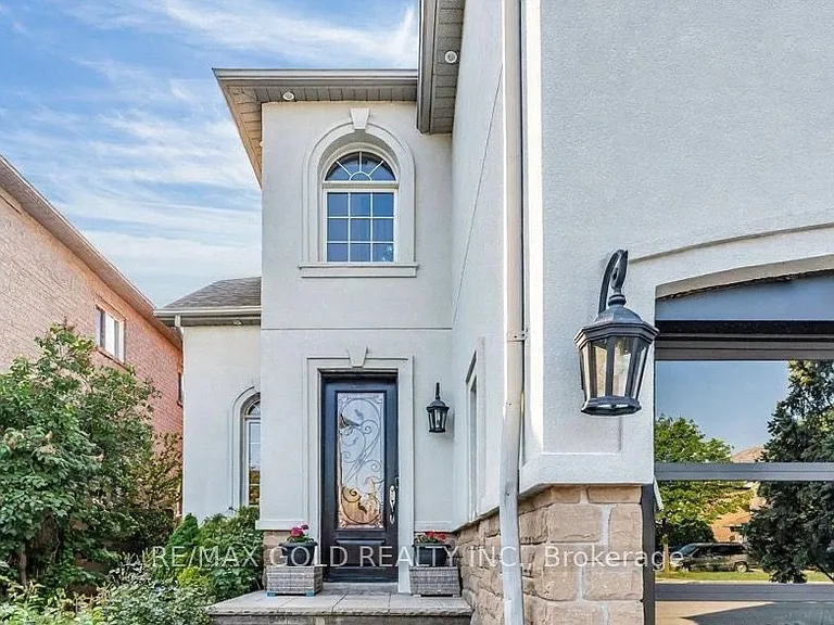 2293 Woodcrest Dr — Photo 2