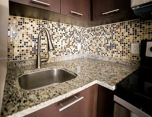 500 SW 9th Ave #9 Photo 1