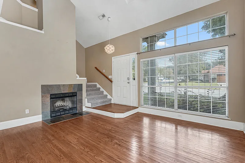 3 bed, 2.5 bath, 1196 sqft, $1,750 — Photo 3