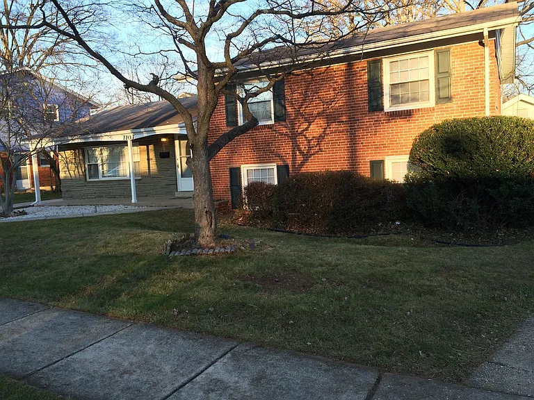 1103 Playford Ln — Photo 10
