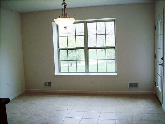 5th image of 105 Gleneagles Dr