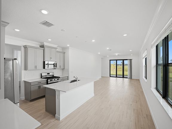 4th image of 11010 NW Glynlea Blvd Boulevard N