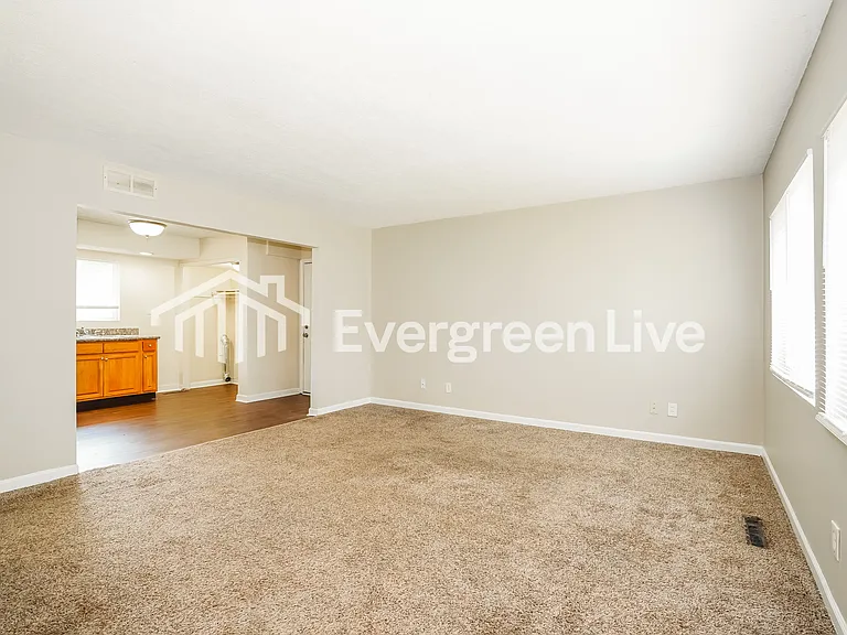 1618 Dundee Ct — Photo 5