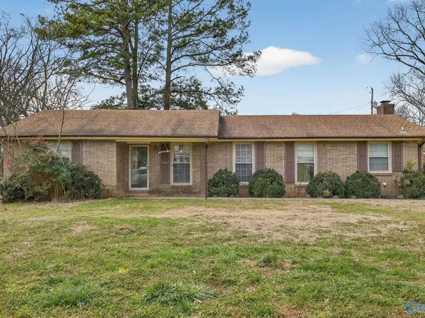 6206 Stratford Ct NW, Huntsville, AL 35806