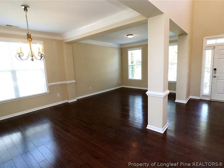 1015 Katie Ln — Photo 4