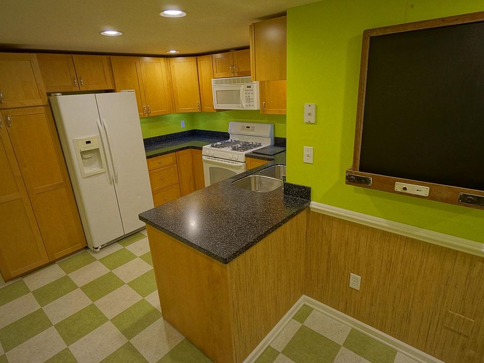 1st image of 9101 15th Ave NE #B
