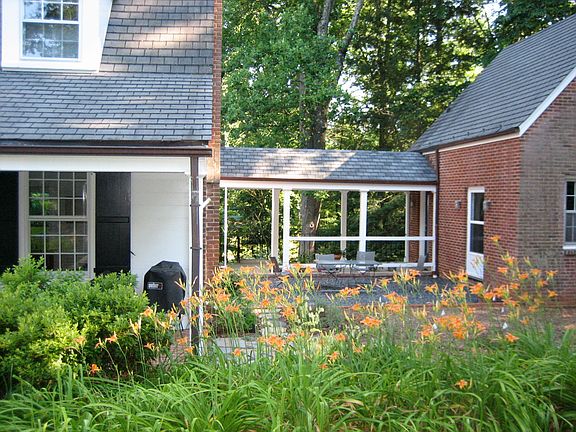 Terrace btwn house & cottage