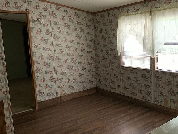 5th image of 143 Thompson Rd